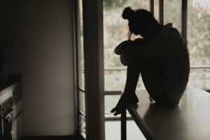 사후 확신 편향(Hindsight Bias): "내 그럴 줄 알았지"라는 함정